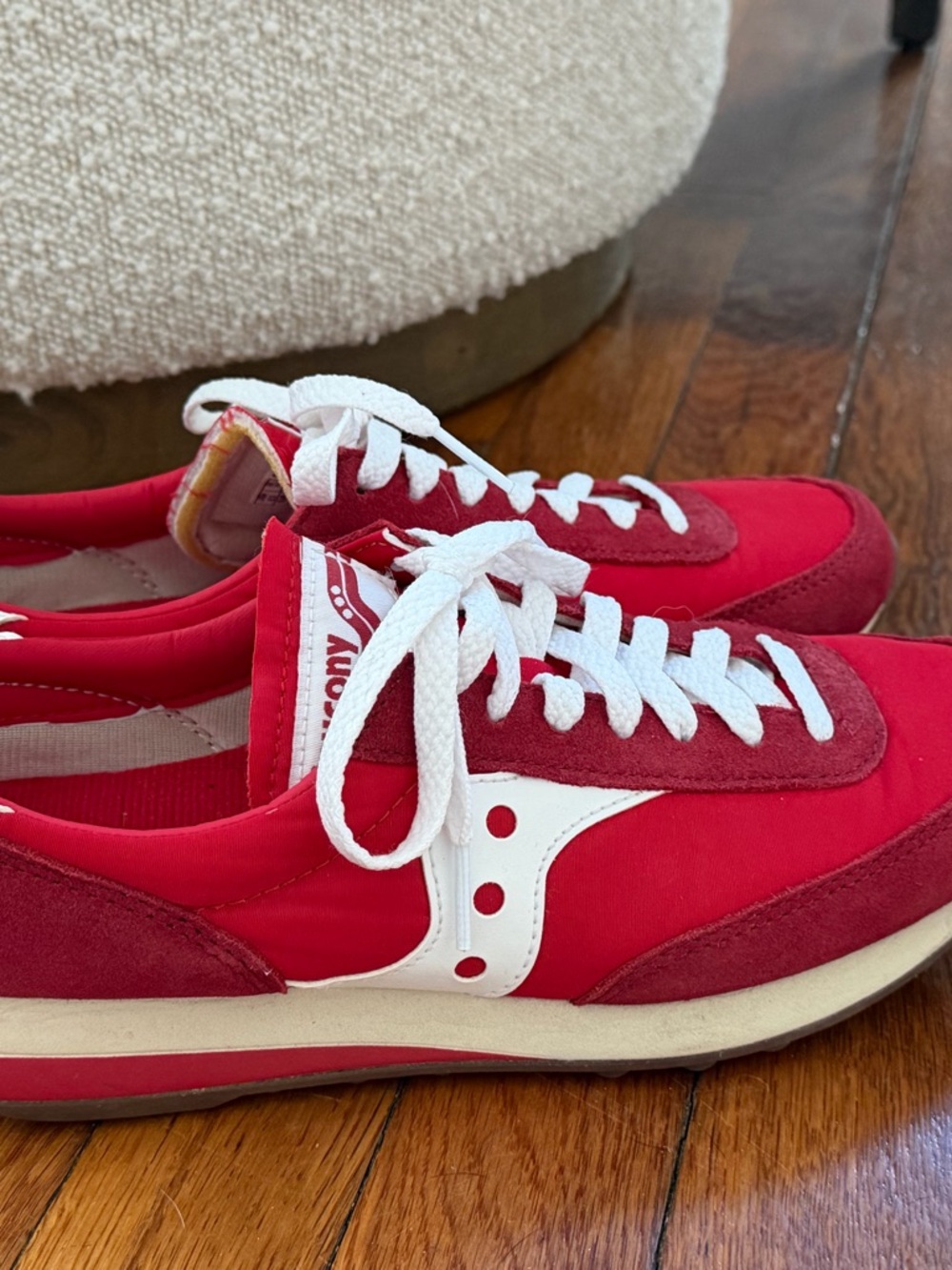 Saucony Red and White Running Shoe unisex size 6.5